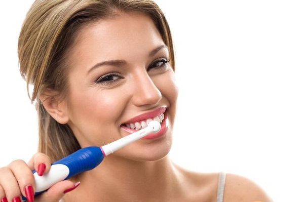 Niềng Răng Lệch Là Gì? Những điều cần biết về niềng răng lệch lạc?